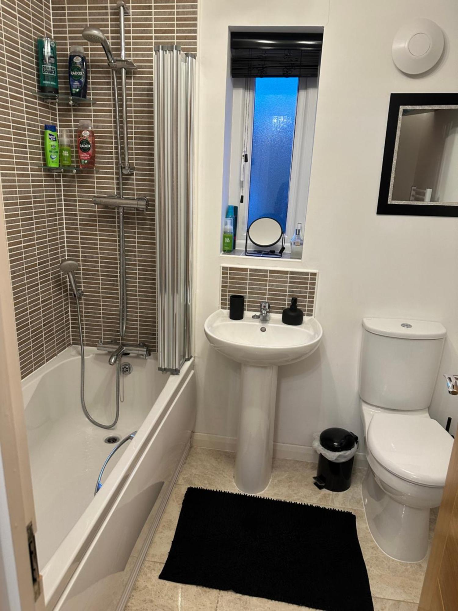 Cosy Double Bedroom In Newcastle Upon Tyne - Access To Shared Kitchen, Shared Lounge And Shared Conservatory Areas Inc Sky Tv And Netflix Kültér fotó